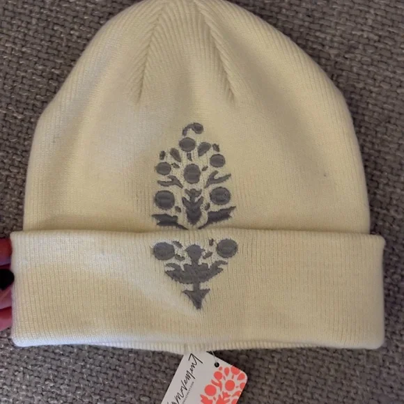 Free People Movement Iconic Beanie – Cream Silver – New with Tag - Picture 5 of 6